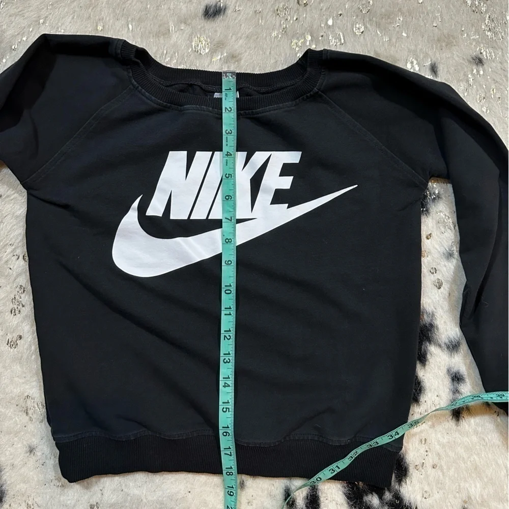 Nike Youth Black Crewneck Swoosh Logo Long Sleeve Sweater Size Medium